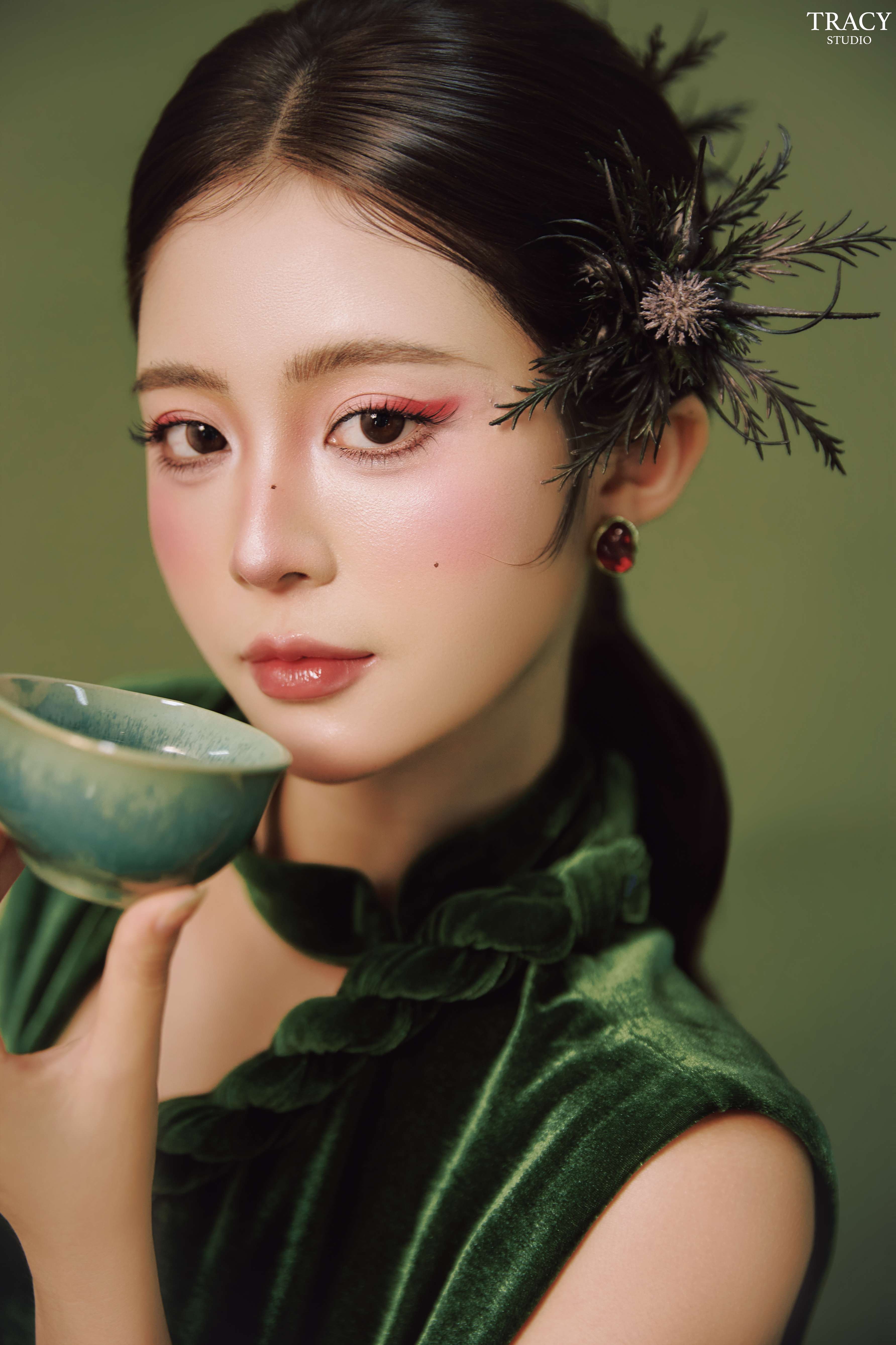 frontend/img/gallery/anh-tet-yem-ao-dai/tracy-studio-chup-concept-trung-thu-thanh-truc (11).jpg
